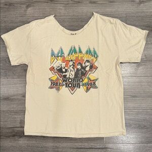 Def Leppard World Tour Oversized Off The Shoulder Band T-Shirt Women’s Sz Large
